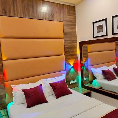 Hotel Blue Wellington - Near Mumbai Airport Экстерьер фото