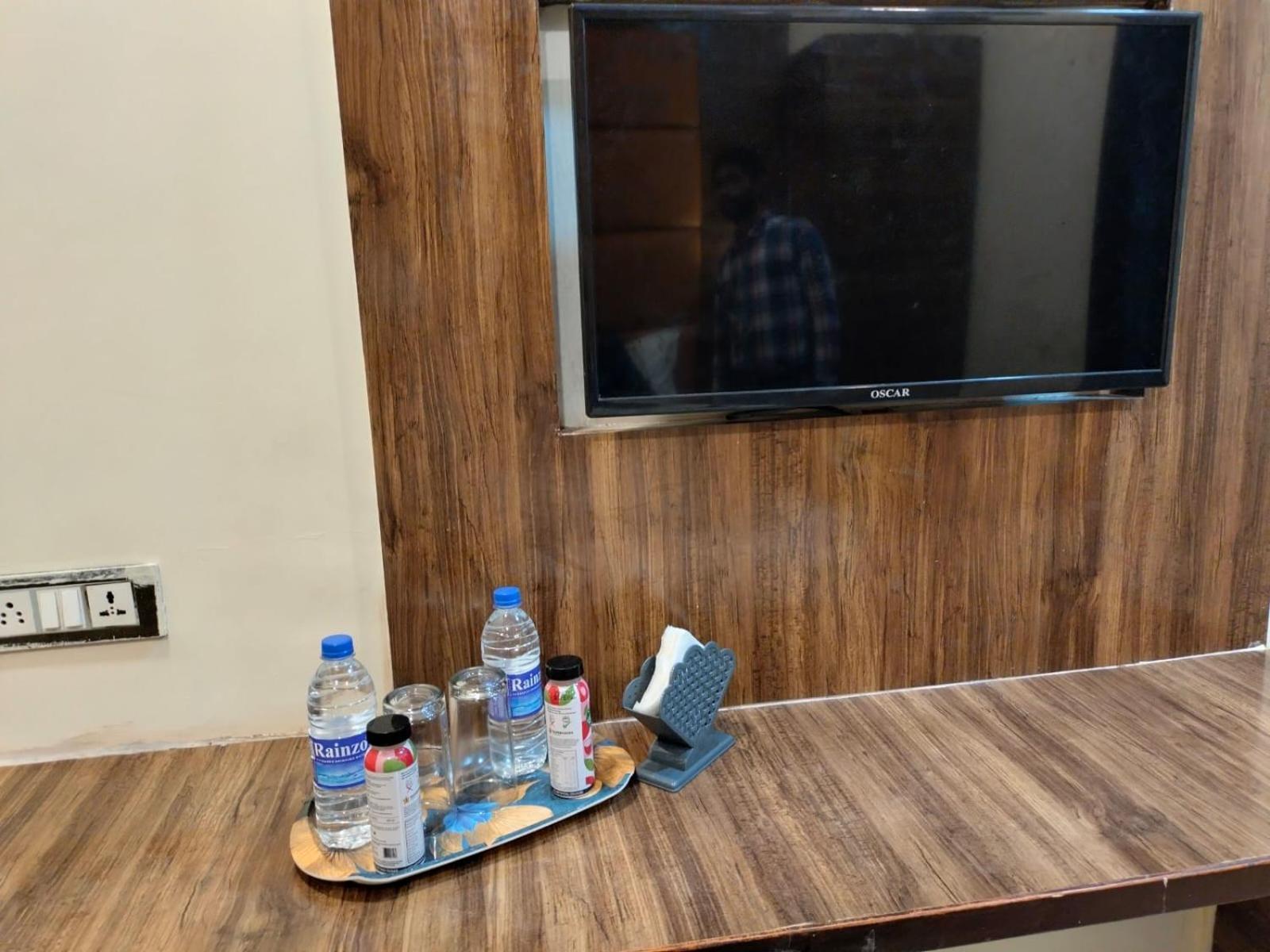 Hotel Blue Wellington - Near Mumbai Airport Экстерьер фото