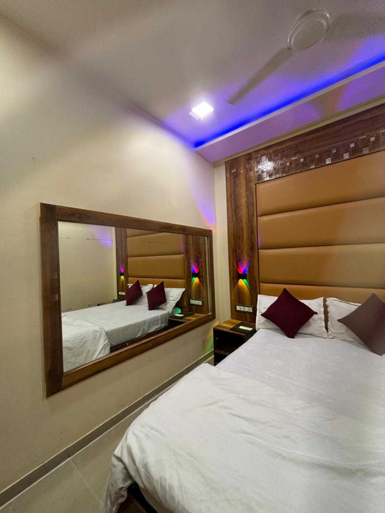 Hotel Blue Wellington - Near Mumbai Airport Экстерьер фото