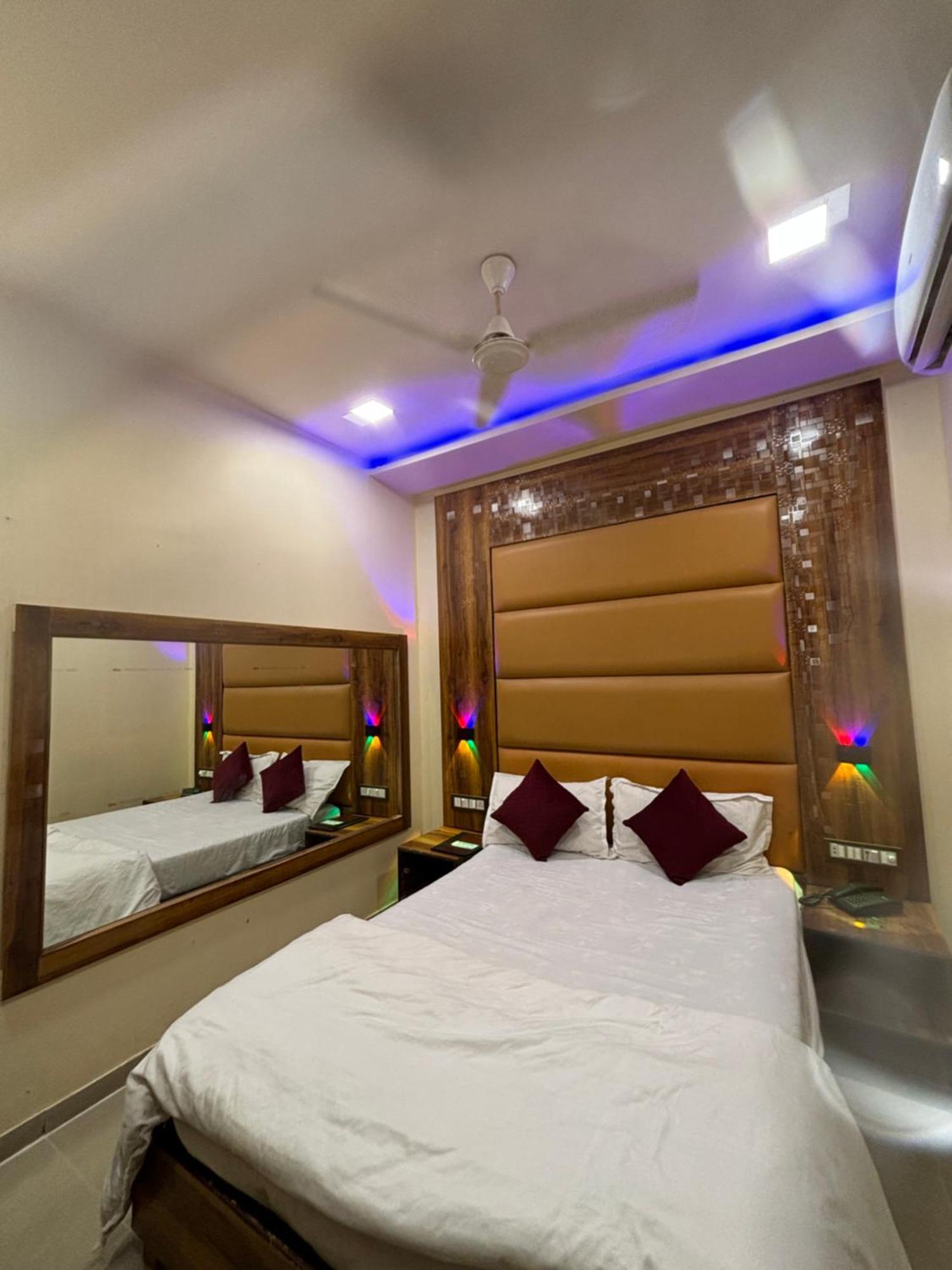 Hotel Blue Wellington - Near Mumbai Airport Экстерьер фото