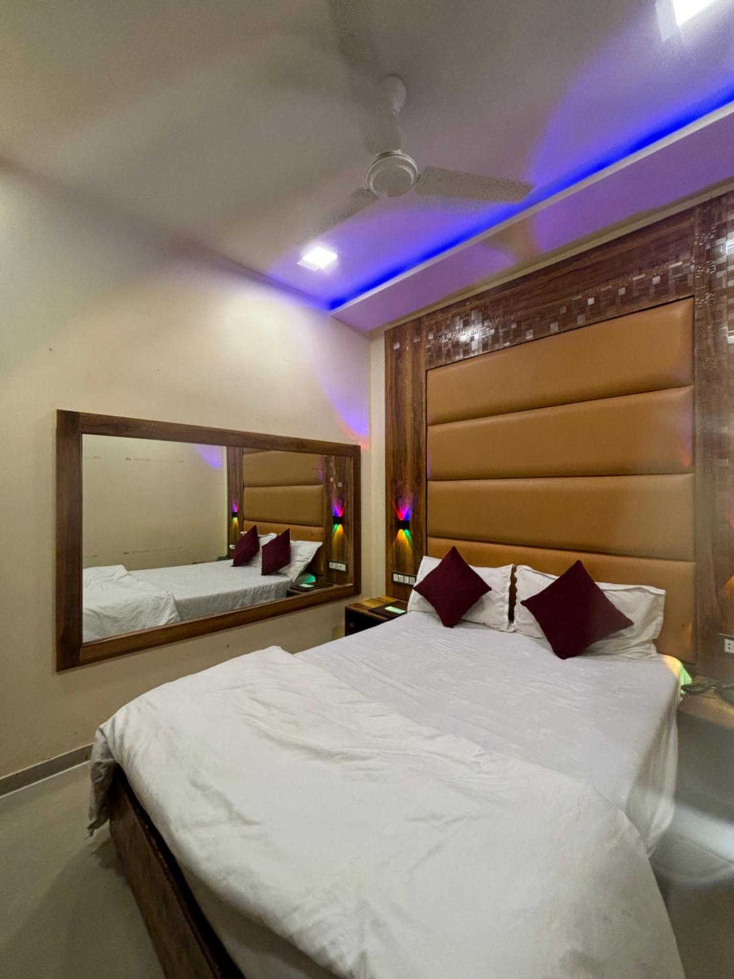 Hotel Blue Wellington - Near Mumbai Airport Экстерьер фото