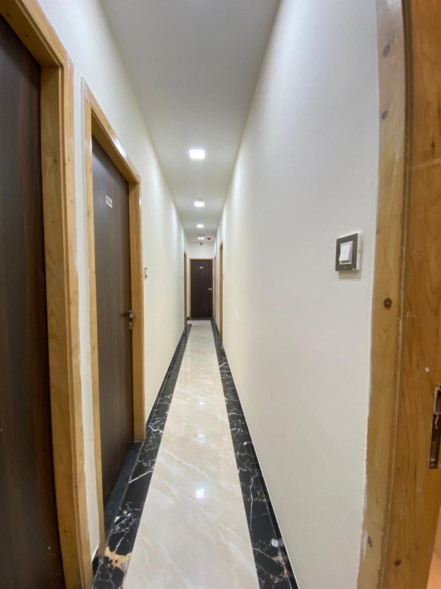 Hotel Blue Wellington - Near Mumbai Airport Экстерьер фото