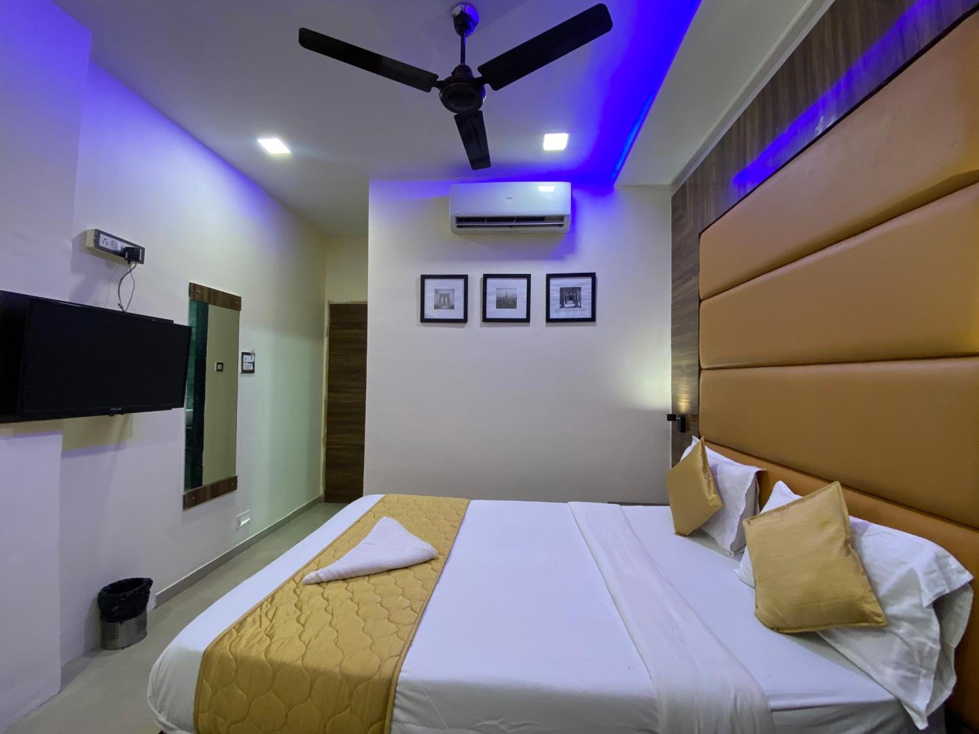 Hotel Blue Wellington - Near Mumbai Airport Номер фото