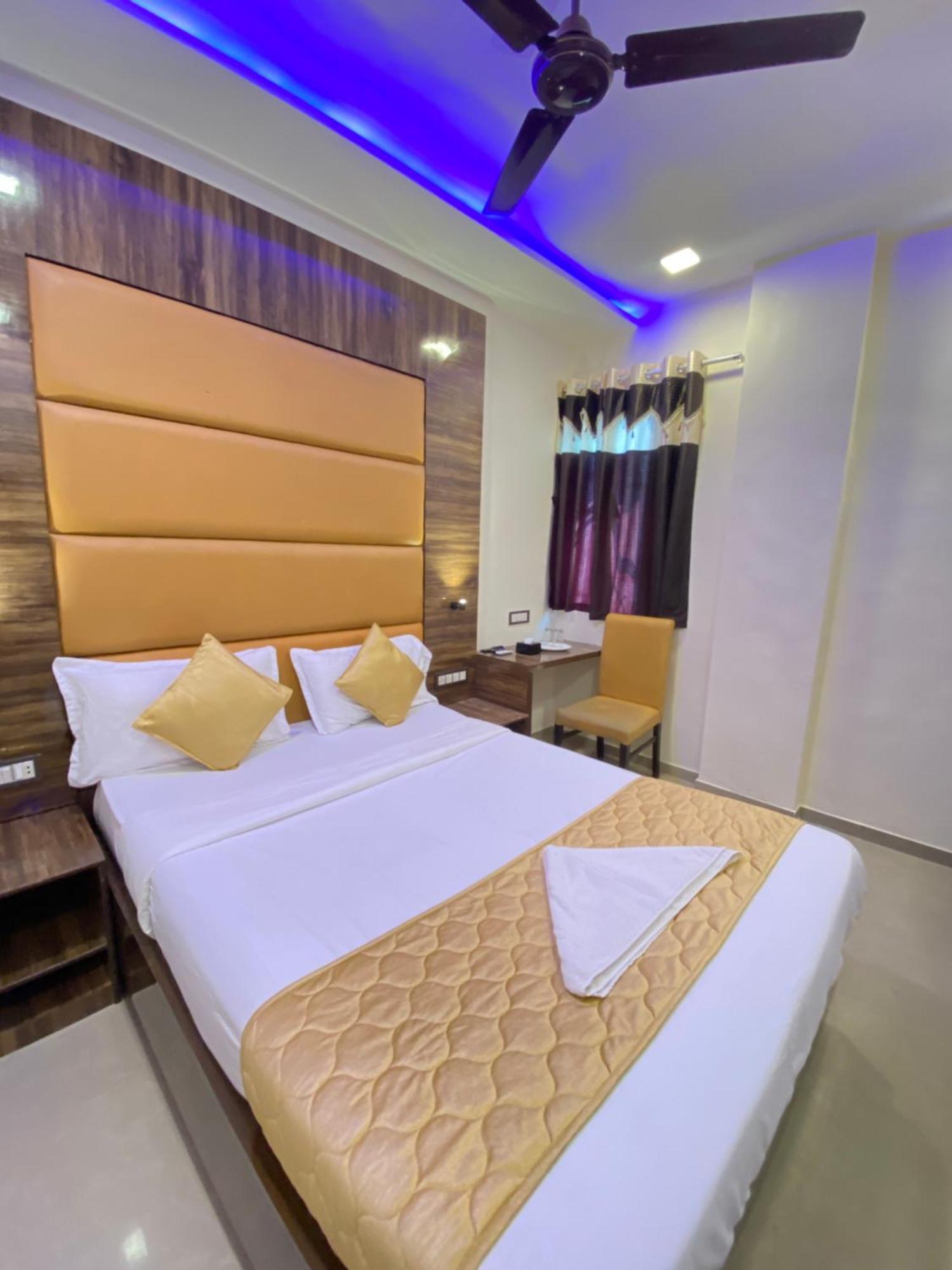 Hotel Blue Wellington - Near Mumbai Airport Экстерьер фото