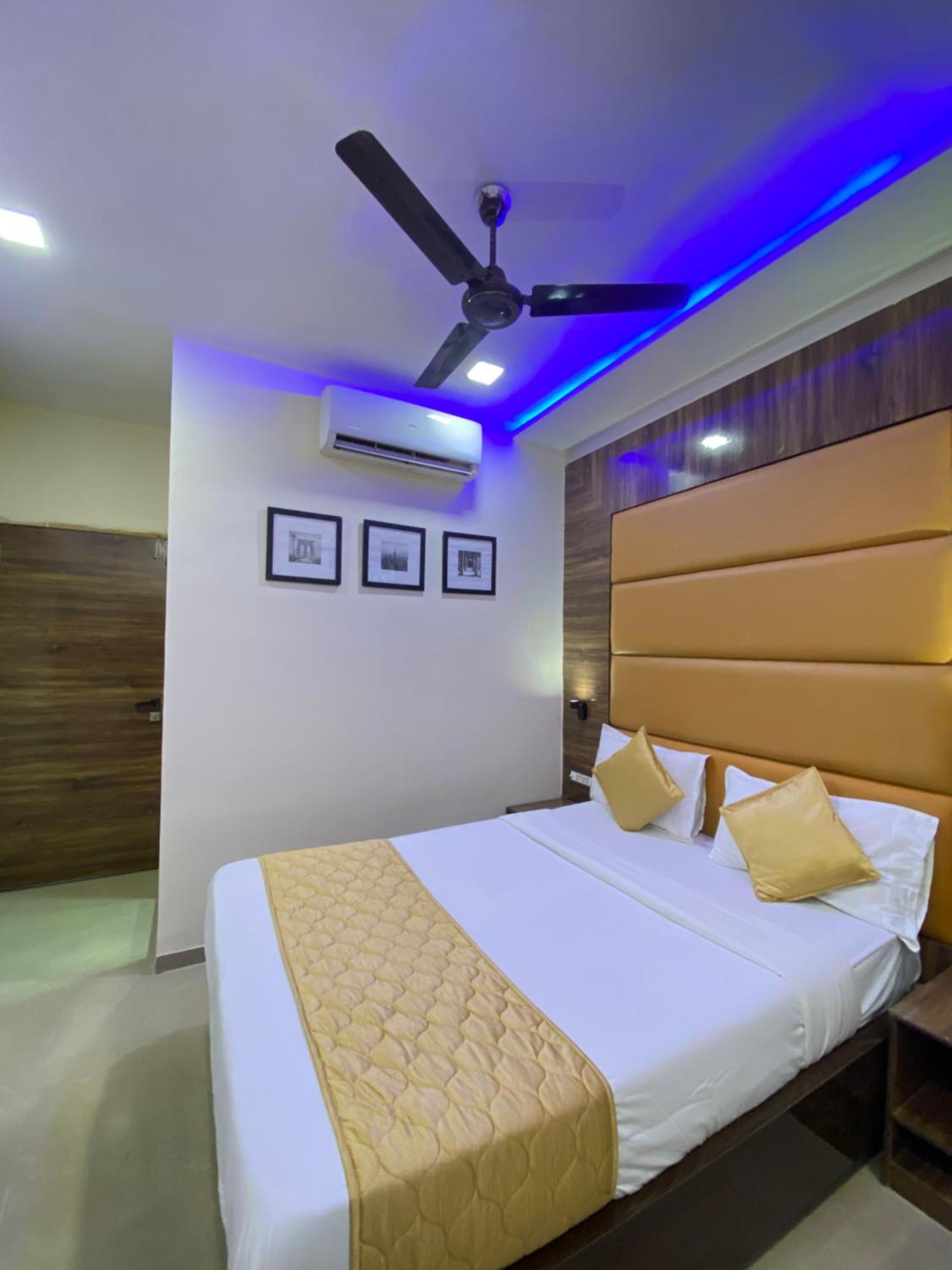 Hotel Blue Wellington - Near Mumbai Airport Экстерьер фото