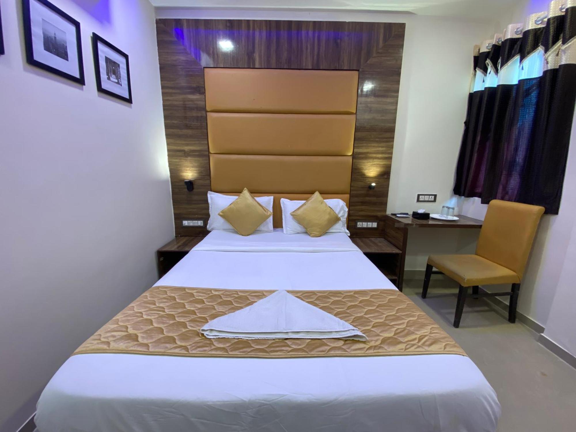 Hotel Blue Wellington - Near Mumbai Airport Экстерьер фото