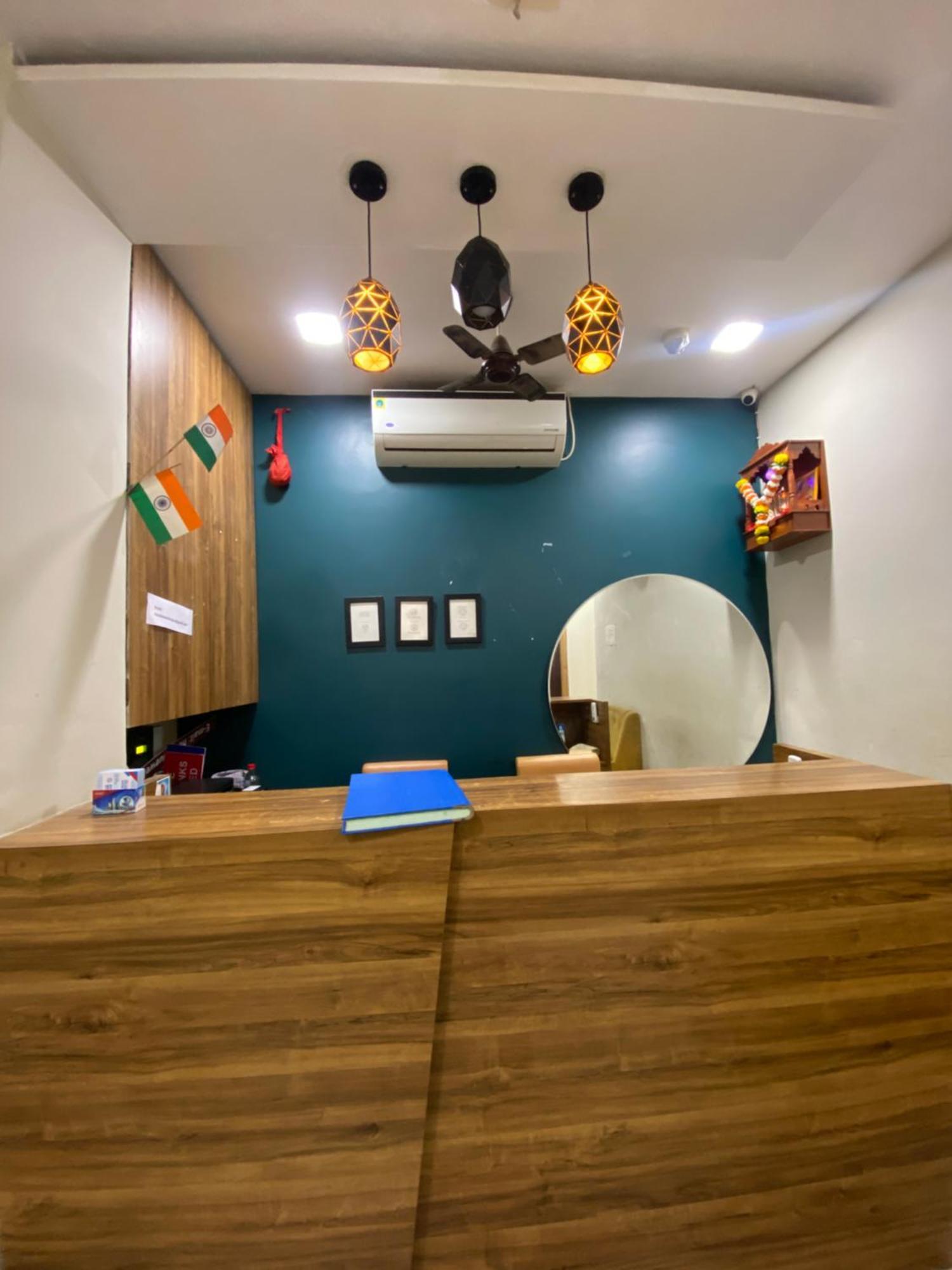 Hotel Blue Wellington - Near Mumbai Airport Экстерьер фото