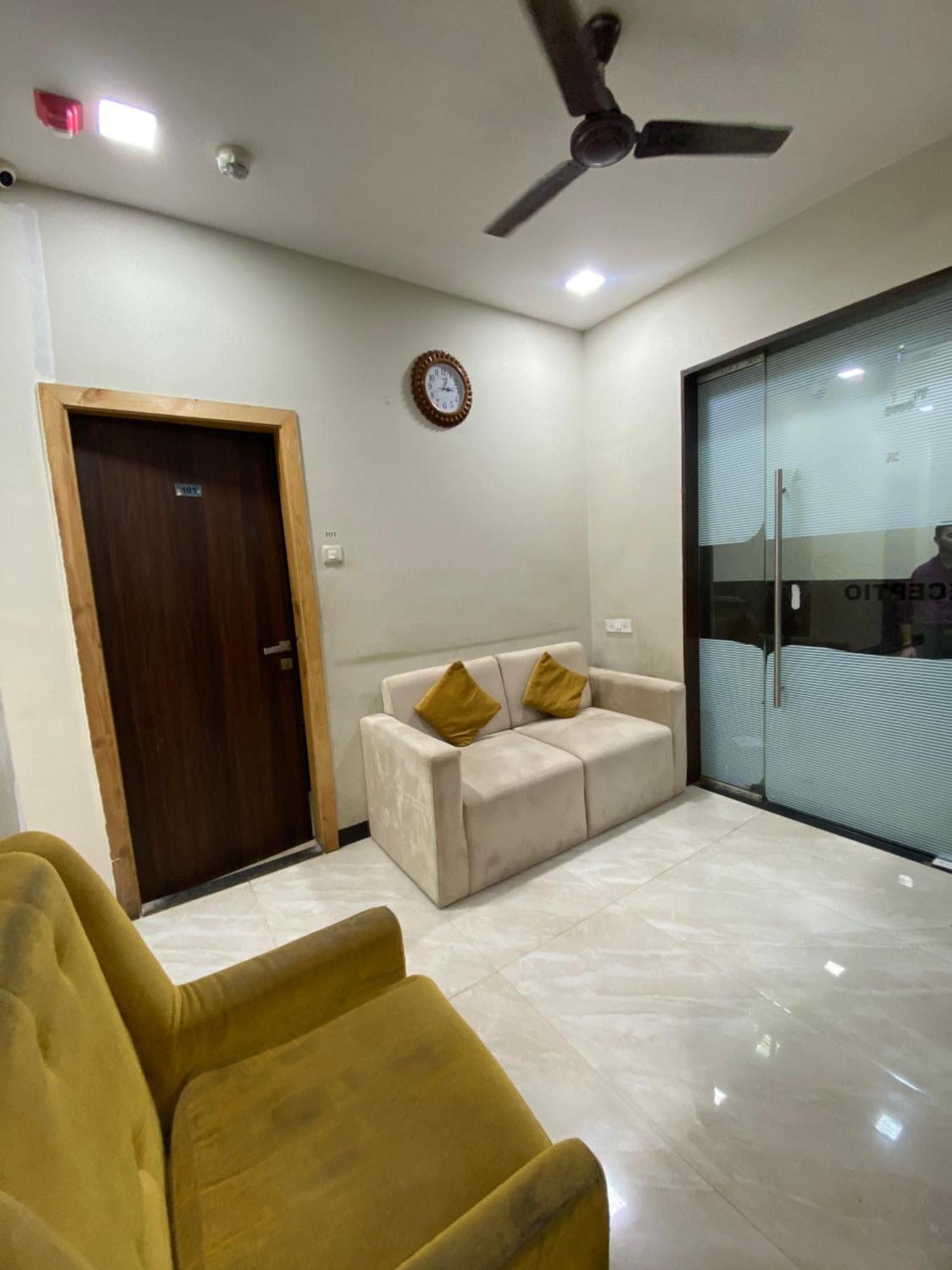 Hotel Blue Wellington - Near Mumbai Airport Экстерьер фото