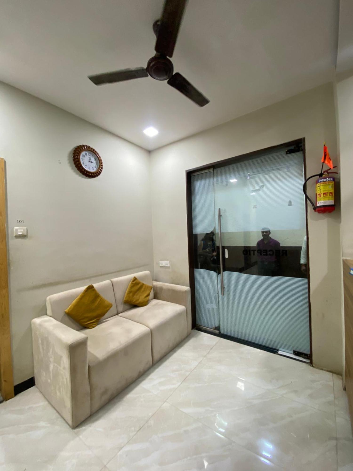 Hotel Blue Wellington - Near Mumbai Airport Экстерьер фото